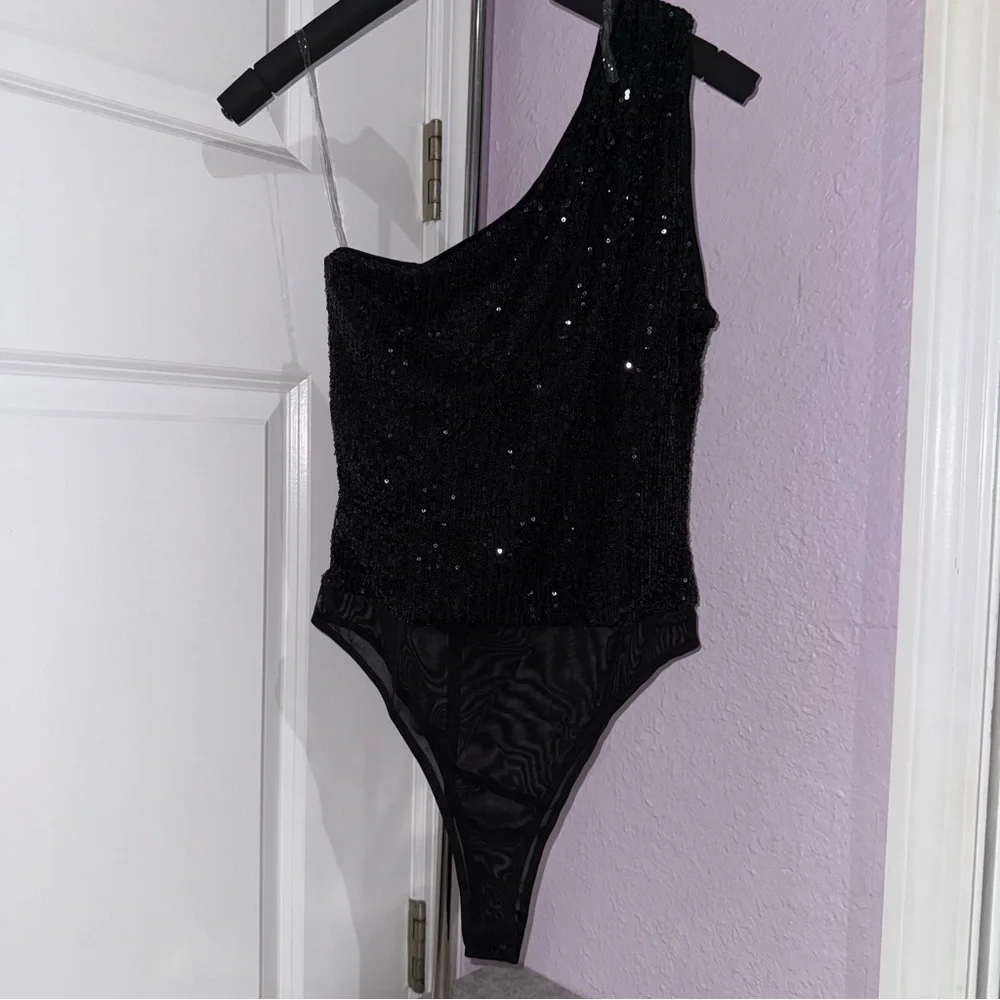 Black Sequin Cut Out Bodysuit - SIZE LARGE - Picture 2 of 5